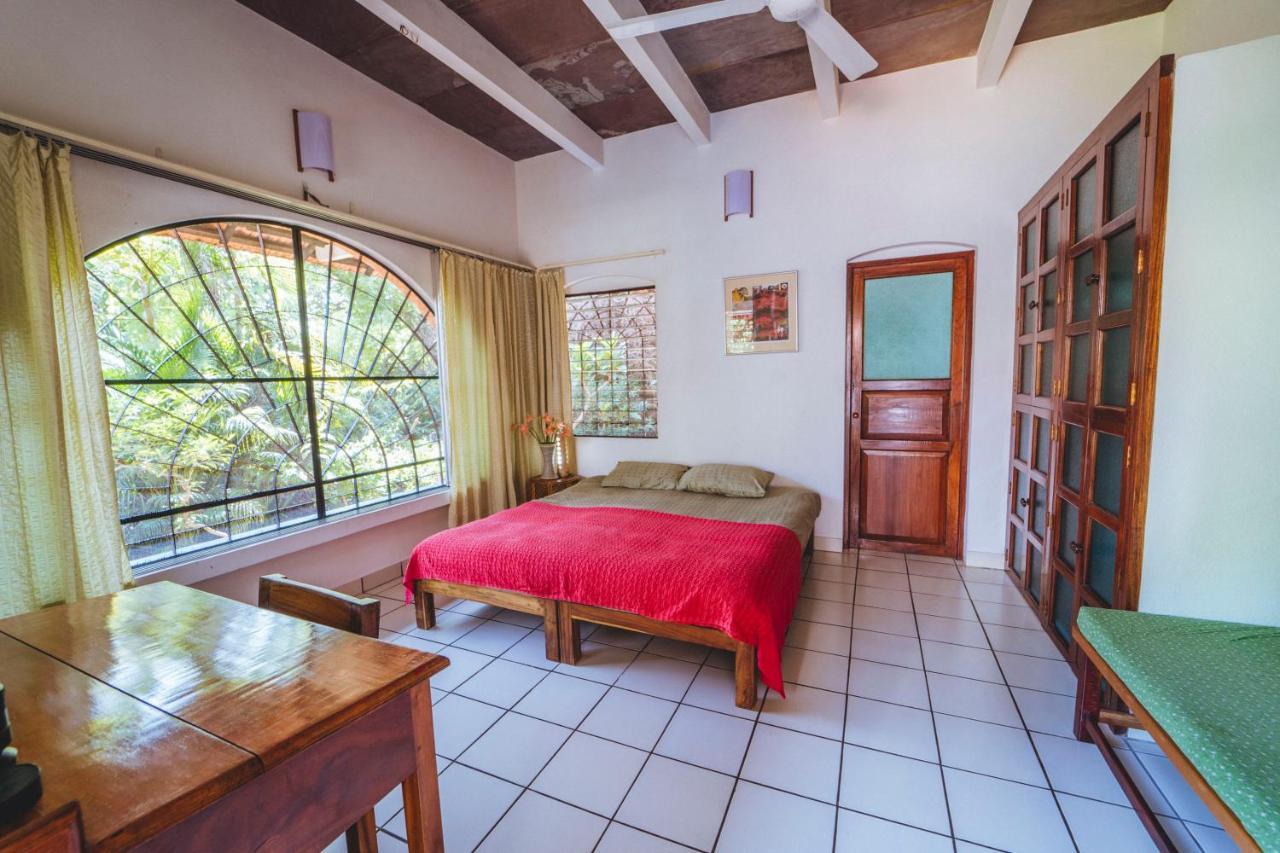 Gaia'S Garden Guest House ออโรวิลล์ ภายนอก รูปภาพ