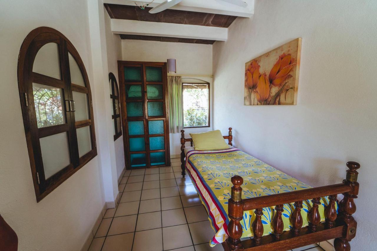 Gaia'S Garden Guest House ออโรวิลล์ ภายนอก รูปภาพ