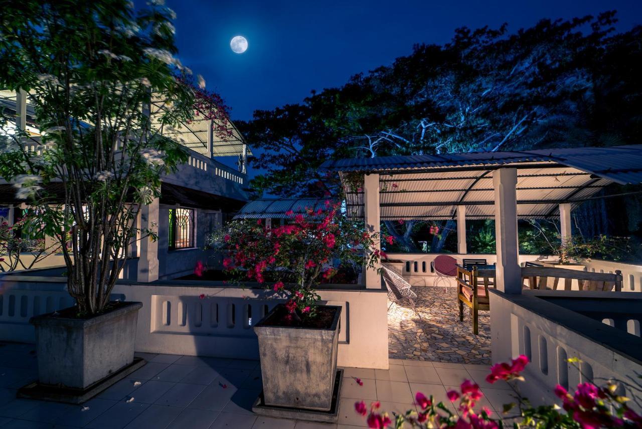 Gaia'S Garden Guest House ออโรวิลล์ ภายนอก รูปภาพ